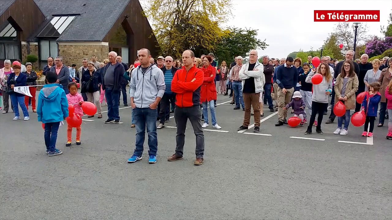 Fusion Guingamp-Grâces. 250 opposants devant la mairie de Grâces