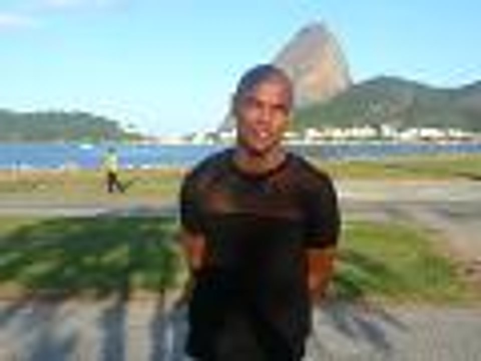 Football : Carlos Henrique salue les supporters de Bordeaux