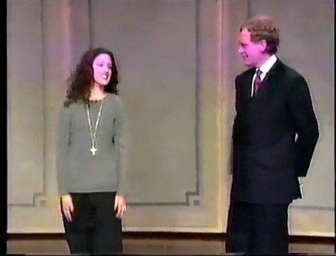 Cette fille fait un truc très spécial avec son chewing-gum