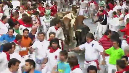 Touro rasga perna de rapaz nas festas de San Fermin