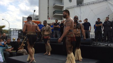 Un haka pour porter bonheur à Tara