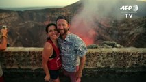 مشهد ذوبان الحمم البركانية يأسر السياح في نيكاراغوا
