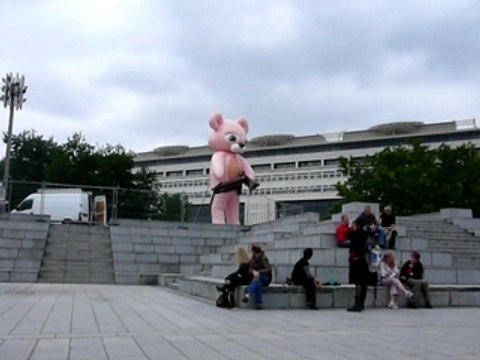 Gonflage officiel du nounours rose à Bercy!