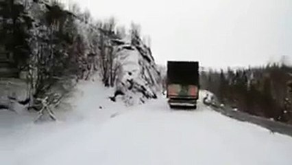 Два грузовика упали в пропасть! Жесть!