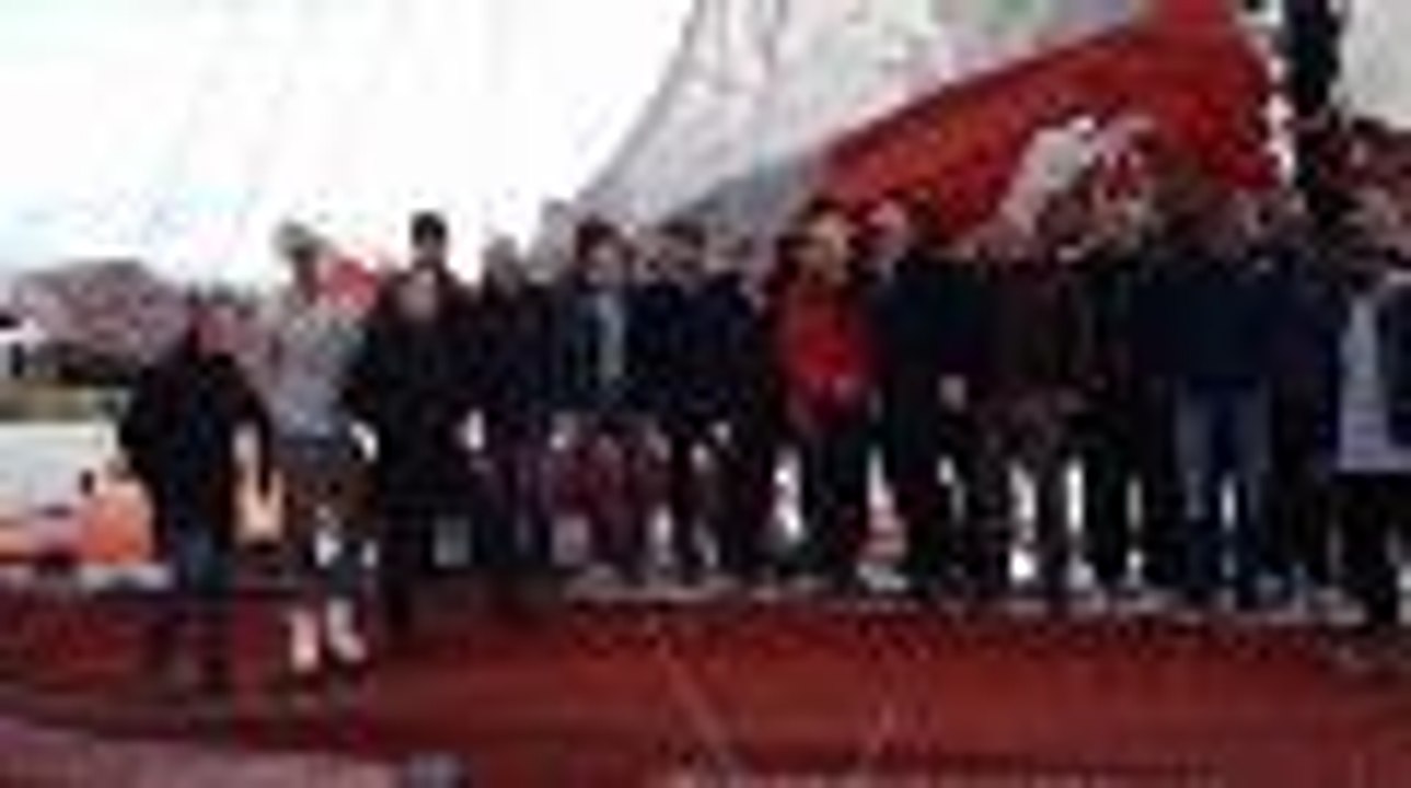 Bordeaux : arrivée du maxi trimaran IDEC de Francis Joyon