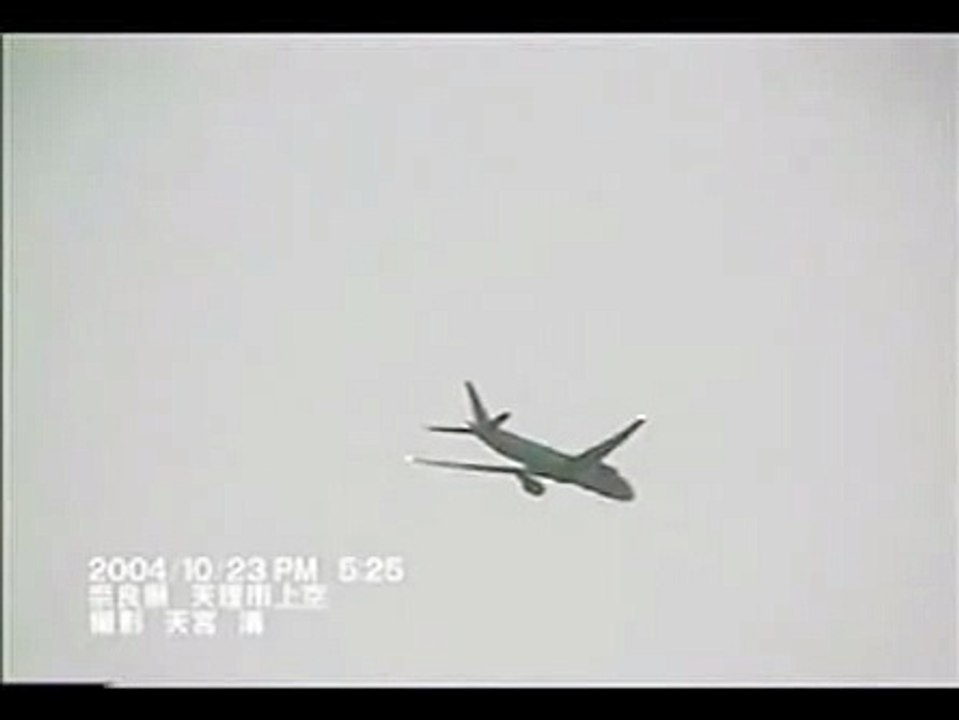 UFO & airplane 23 10 2004