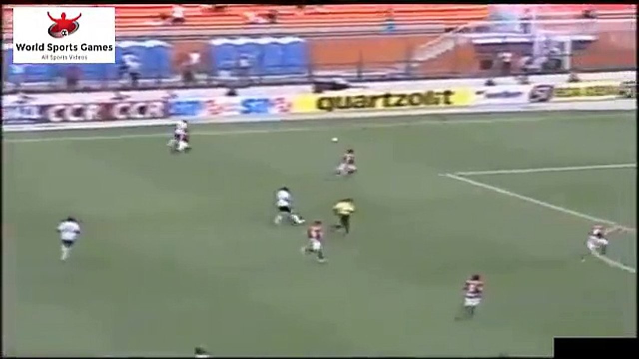 Roberto Carlos Best Corner Kick Ever - Amazing Corner Kick