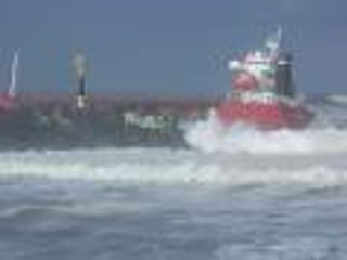 Anglet : au moment où le cargo se brise en deux