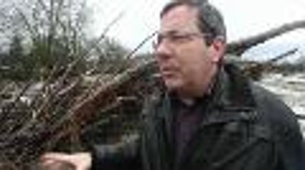 Le batardeau de protection du stade d'eaux vives a encore cédé avec les inondations.