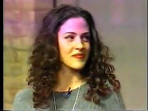 Comment cette fille a-t-elle fait pour donner une telle trajectoire à son chewing-gum ?