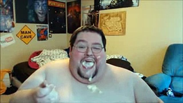 UN GROS PORC QUI MANGE DE LA MAYONNAISE MDR : ★