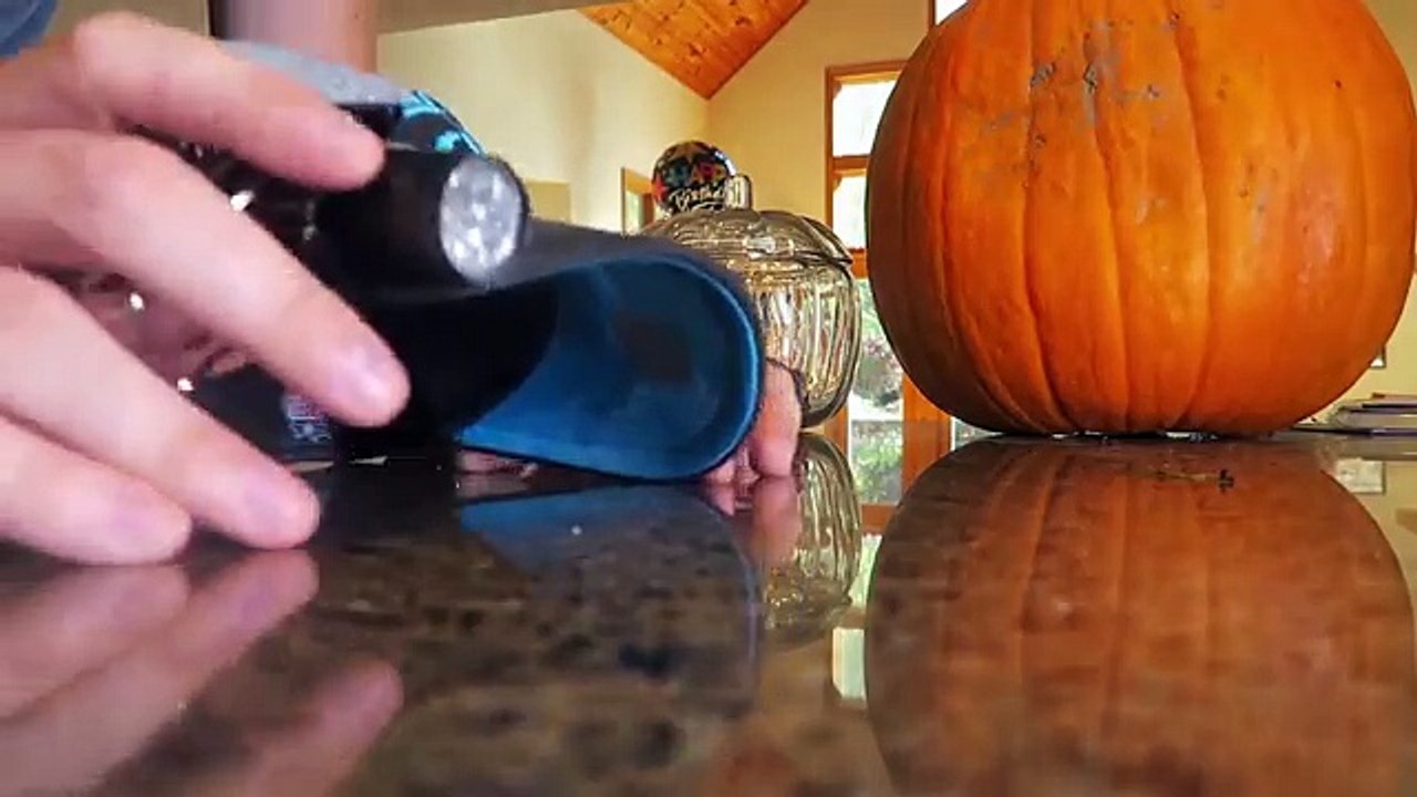 5 Flashlight Life Hacks - Compilation