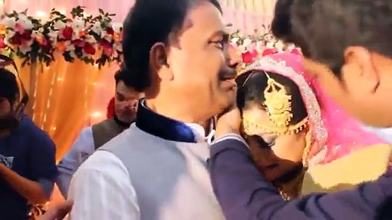 girl on wedding