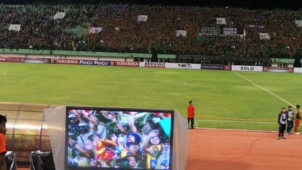 Begini Para Tentara Bernyanyi dan Berjoget Bersama Dukung PS TNI