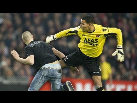 Драки в футболе БОЛЕЛЬЩИКИ против ФУТБОЛИСТОВ The fights in the football FANS against FOOTBALLERS