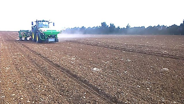 Semoir à maïs John Deere Exactemerge 1725NT et trémie frontale FT1800