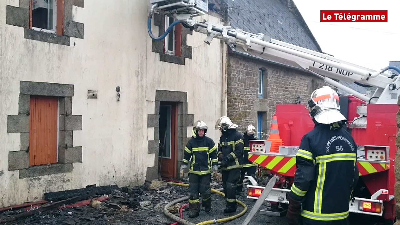 Languidic. La foudre s'abat sur une longère