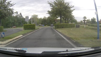 arrêté dans rond point à Andernos les Bains