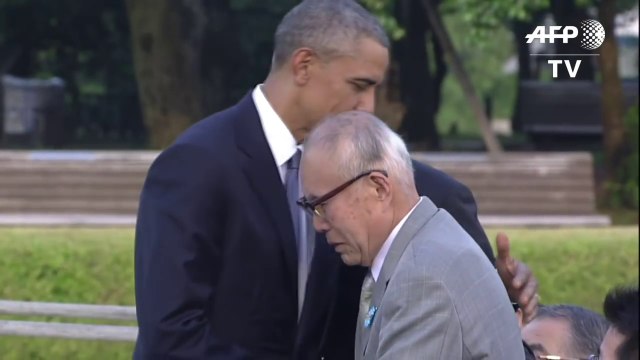 広島の被爆者を抱きしめるオバマ大統領 (May.27 2016)
