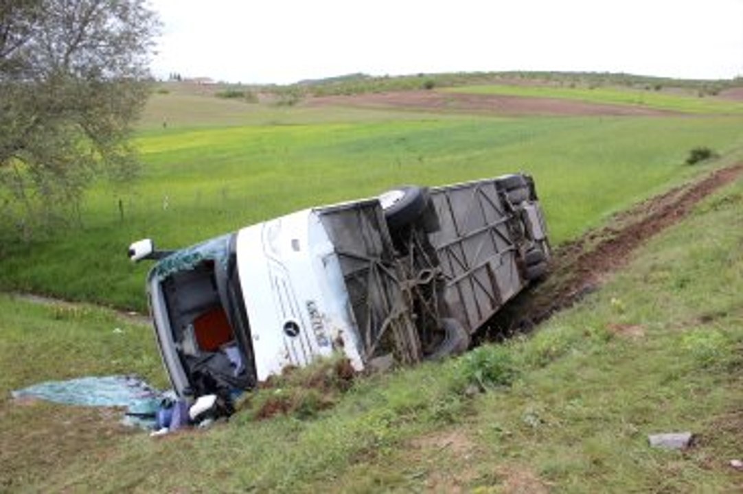 Yozgat'ta Tur Otobüsü Devrildi: 40 Yaralı