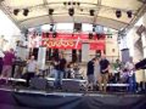 Le groupe Zebda au Festival de bandas de Condom