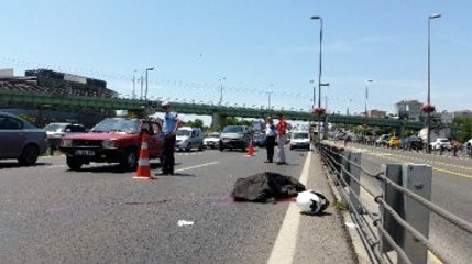 E-5 Merter Mevkiinde Otomobilin Çarptığı Genç Motor Sürücüsü Öldü