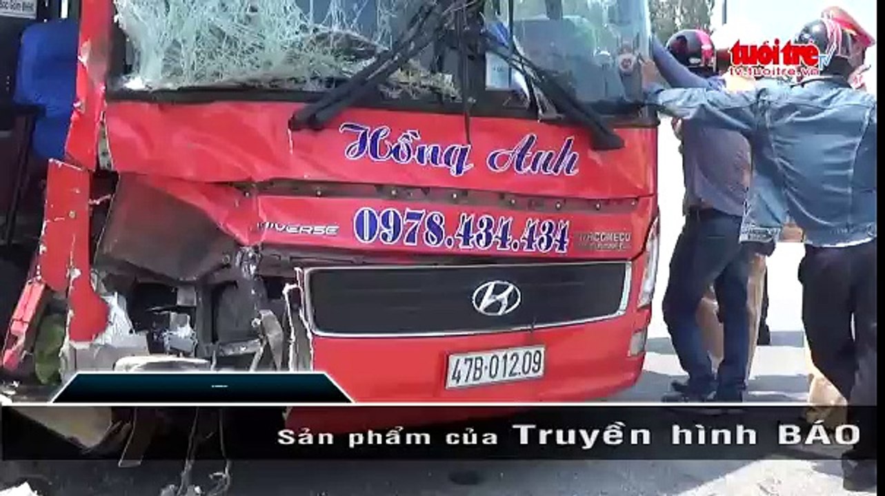 Xe tải đâm xe khách giường nằm, 6 người nhập viện