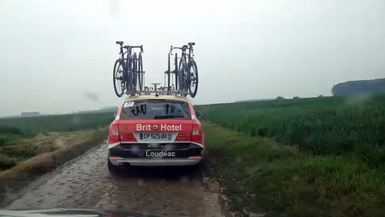 La boue est présente sur Paris-Roubaix Espoirs