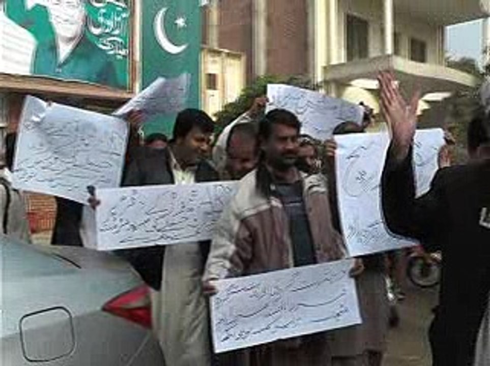 HAVELI LAKHA ARY NEWS ,,,ARY OFFICE PR ATTACK K KHALAF RAILAY