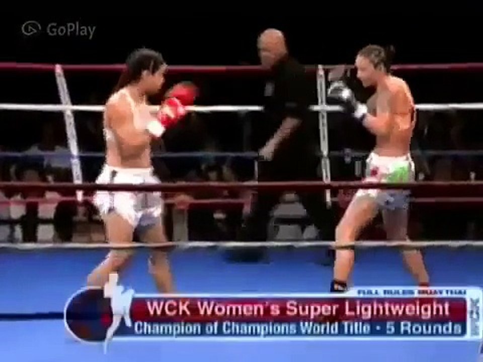 Muay Thai | Miriam Nakamoto vs Julie Kitchen