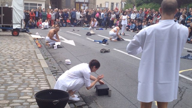 Bataille de couleurs dans les rues