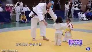 Watch babies Karate competition