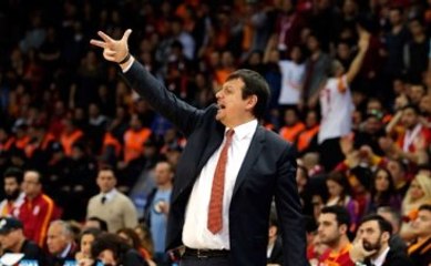 Ergin Ataman, Obradovic'in Yüzüne Tüküren Kişiye Tepki Gösterdi