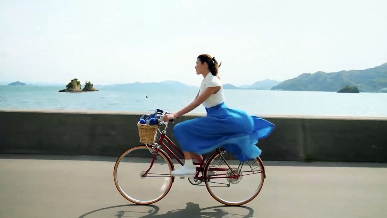 オランジーナ『先生登場』篇 30秒 サロメ・デ・マート 木村文乃 佐藤二朗 小峠英二 サントリ...