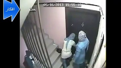 شوف البنات بيعملوا ايه على السلم واحترس على بيتك - كاميرات المراقبة تفضحهم