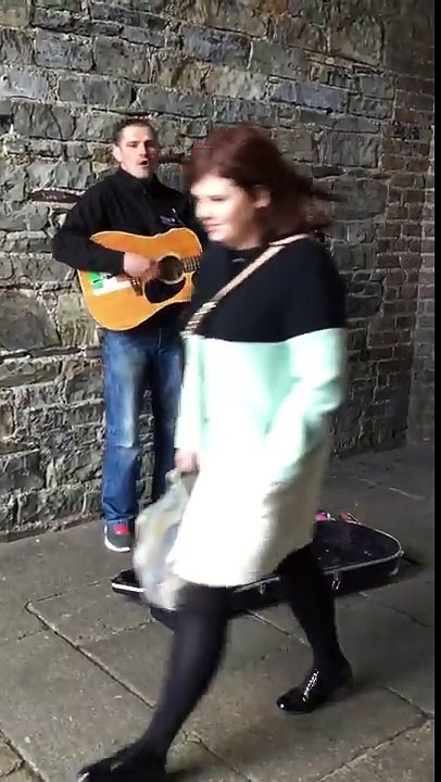 Irish rebel song "Go on home British soldiers", Temple Bar, Dublin 160425