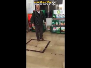 Silahtan Çok Korkan Adamı Çakmak Silahla Trollemek