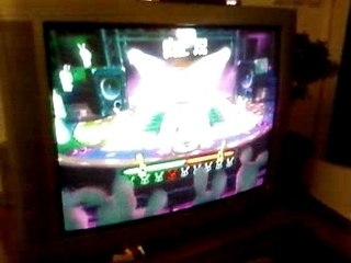 Marion joue a Rayman contre les lapins crétins