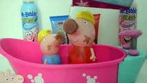 Pig George Da Familia Peppa Pig Banho na Banheira de Espuma Em Portugues Tototoykids