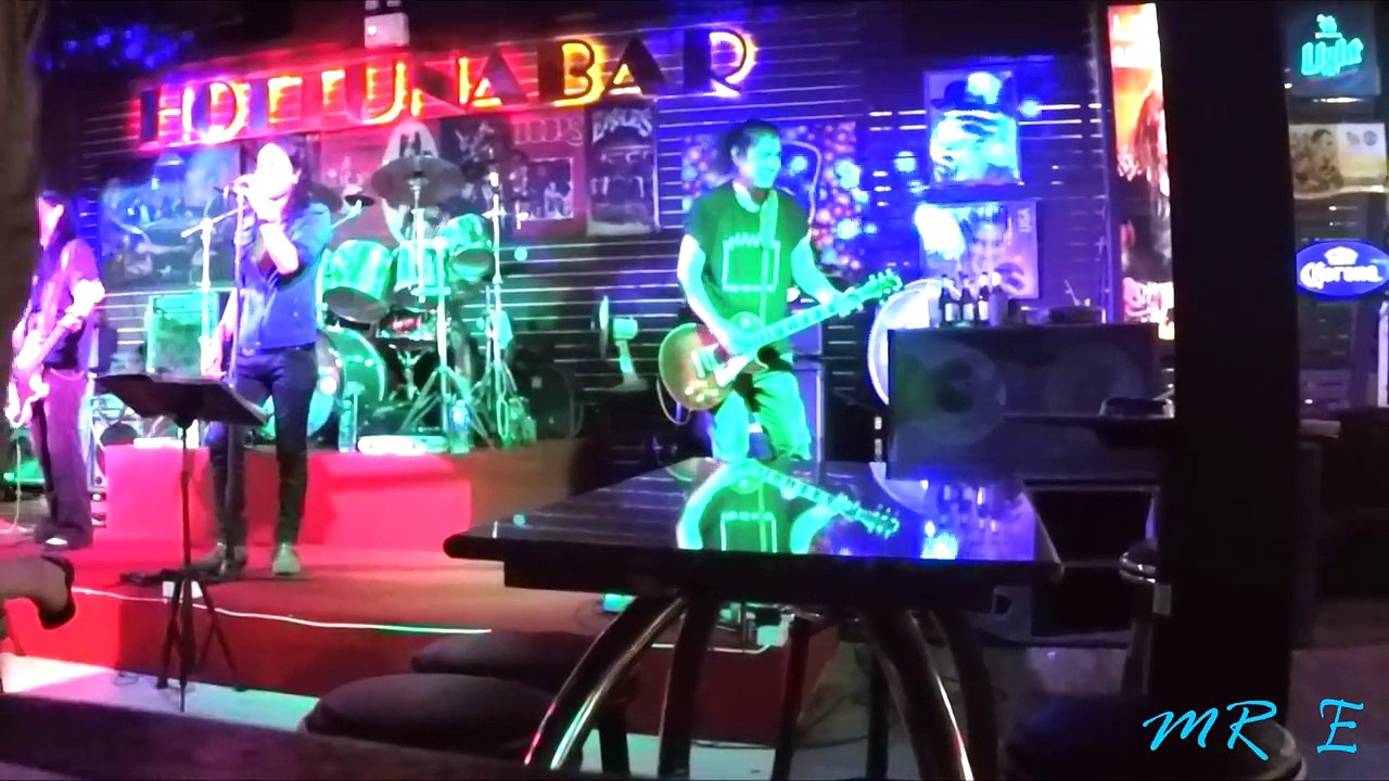 hot tuna bar  pattaya - Metallica - The Unforgiven (cover)