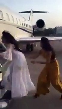 Fight Between Jacqueline Fernandez & Other Actress On Airport