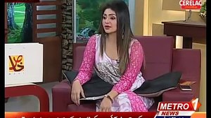 Pakistani Beautiful Host Showing Her Boobs in Morning Show