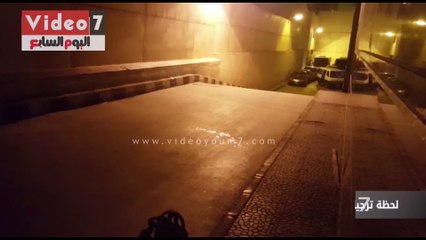 بالفيديو.. لحظة ترحيل نقيب الصحفيين إلى قسم قصر النيل داخل "ميكروباص"