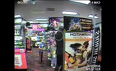 A 7 ans il tente de frapper le braqueur d'un magasin de jeux vidéos