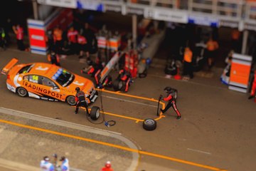 Course de voitures à Sydney filmée comme des jouets miniatures !