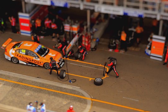 Course de voitures à Sydney filmée comme des jouets miniatures !