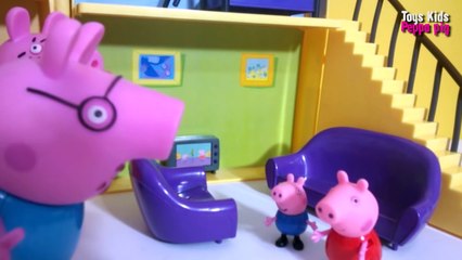 Peppa Pig e seu irmãozinho na Piscina de Bolinahas - Novelinhas 2016