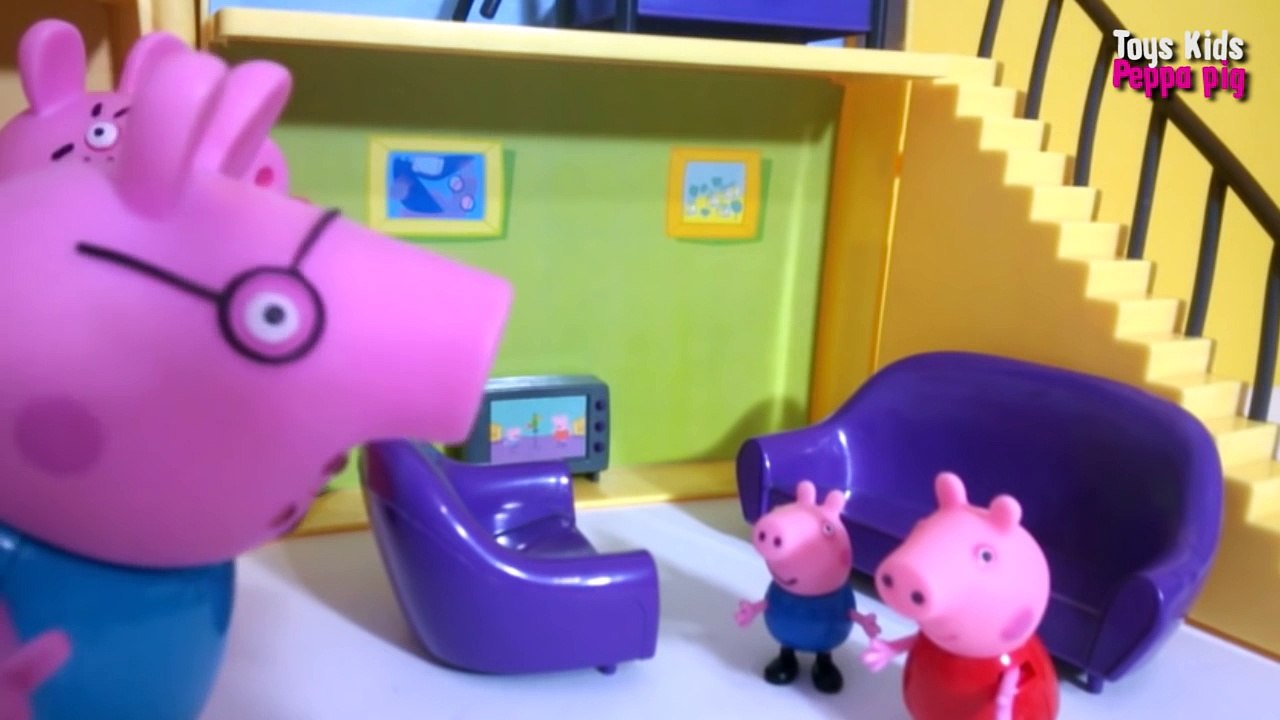 Peppa Pig e seu irmãozinho na Piscina de Bolinahas - Novelinhas 2016