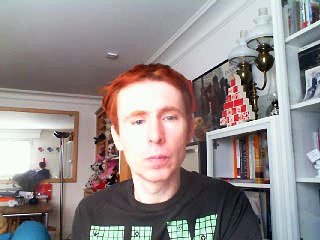 Wiwi égratigne "kiss me" d'Ed Sheeran