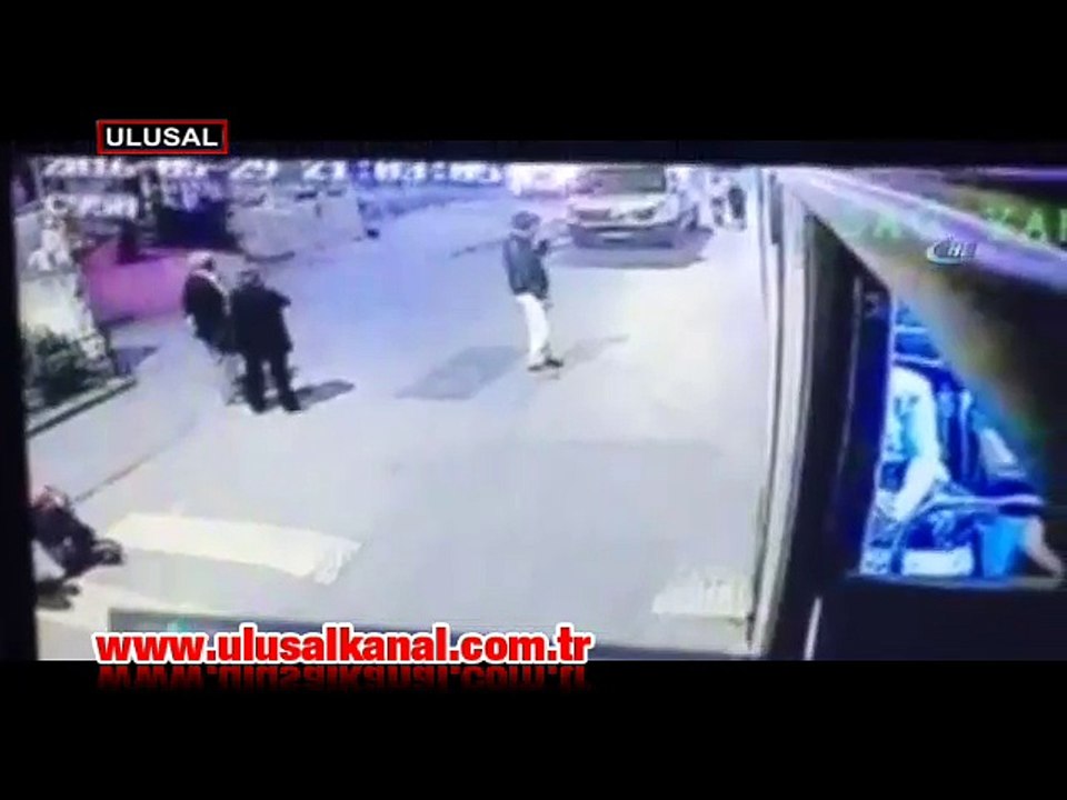 İstanbul Ümraniye'de halk otobüsüne bombalı saldırı anı kamerada